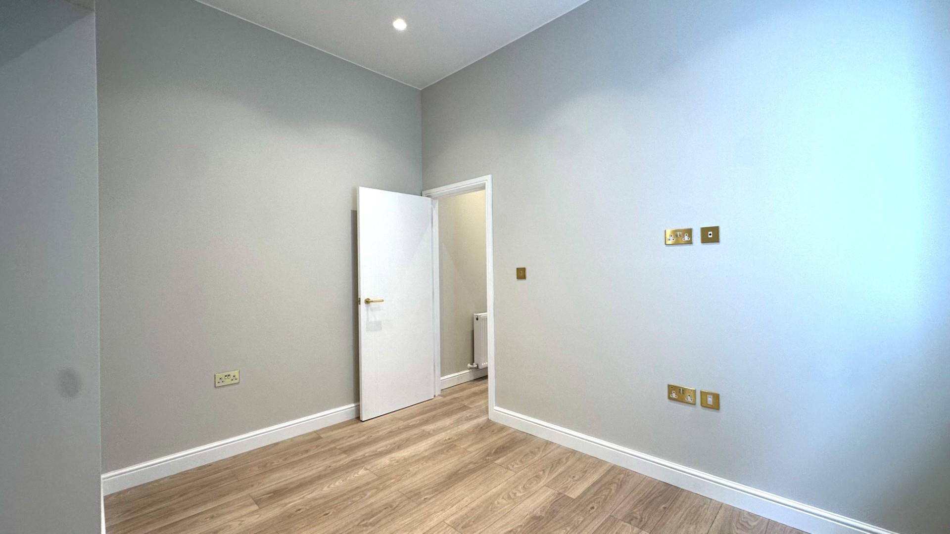 Flat Parklands in Greater London