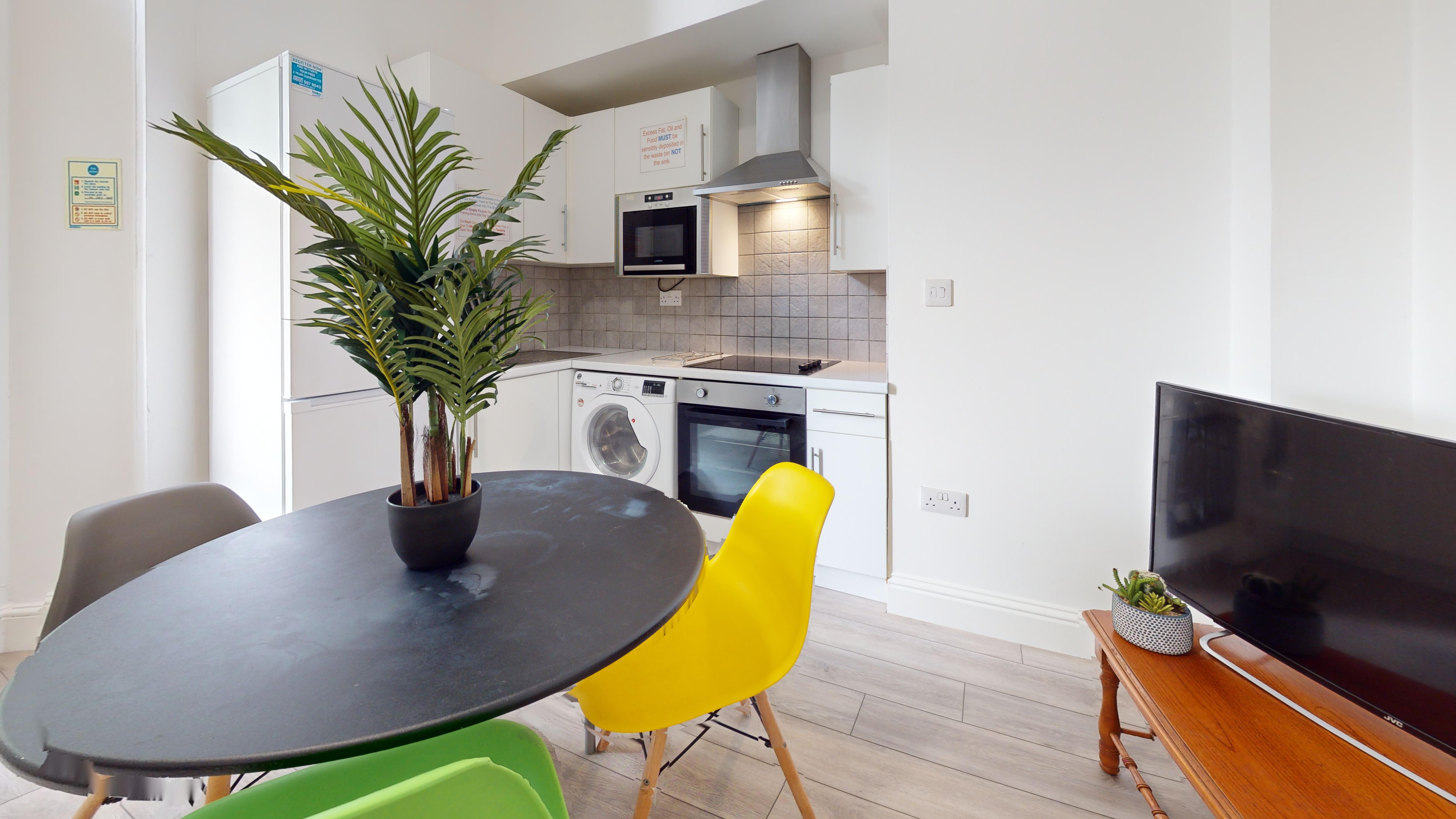 Room Greenbank Road in Plymouth