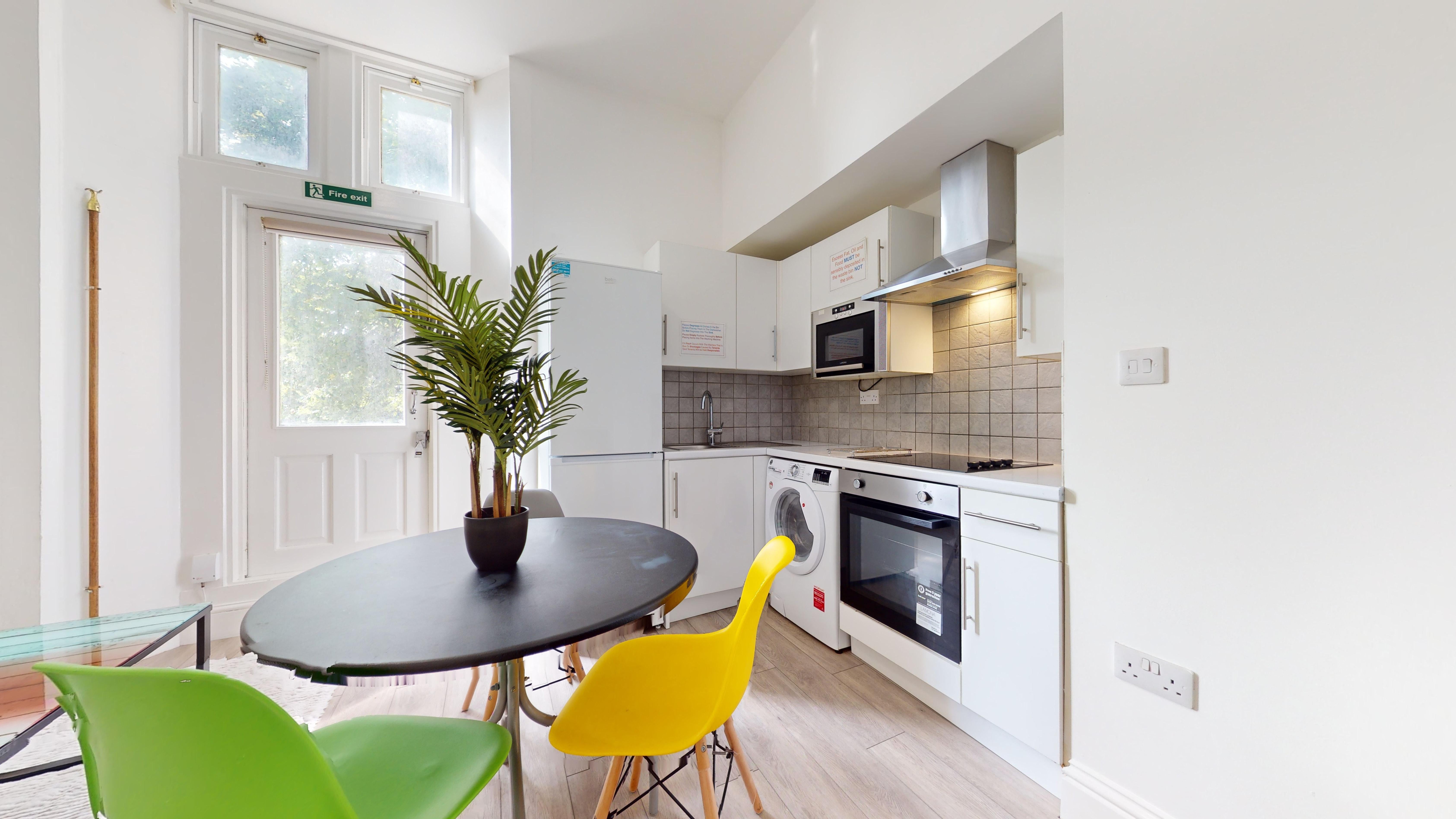 Room Greenbank Road in Plymouth