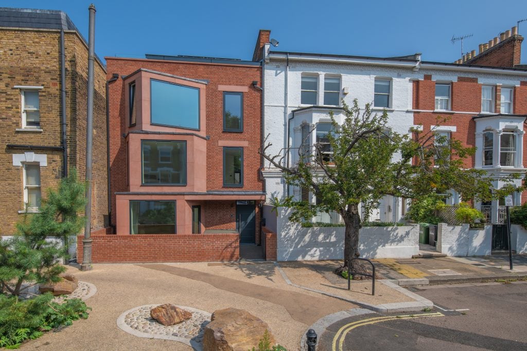 House Poplar Grove in Greater London
