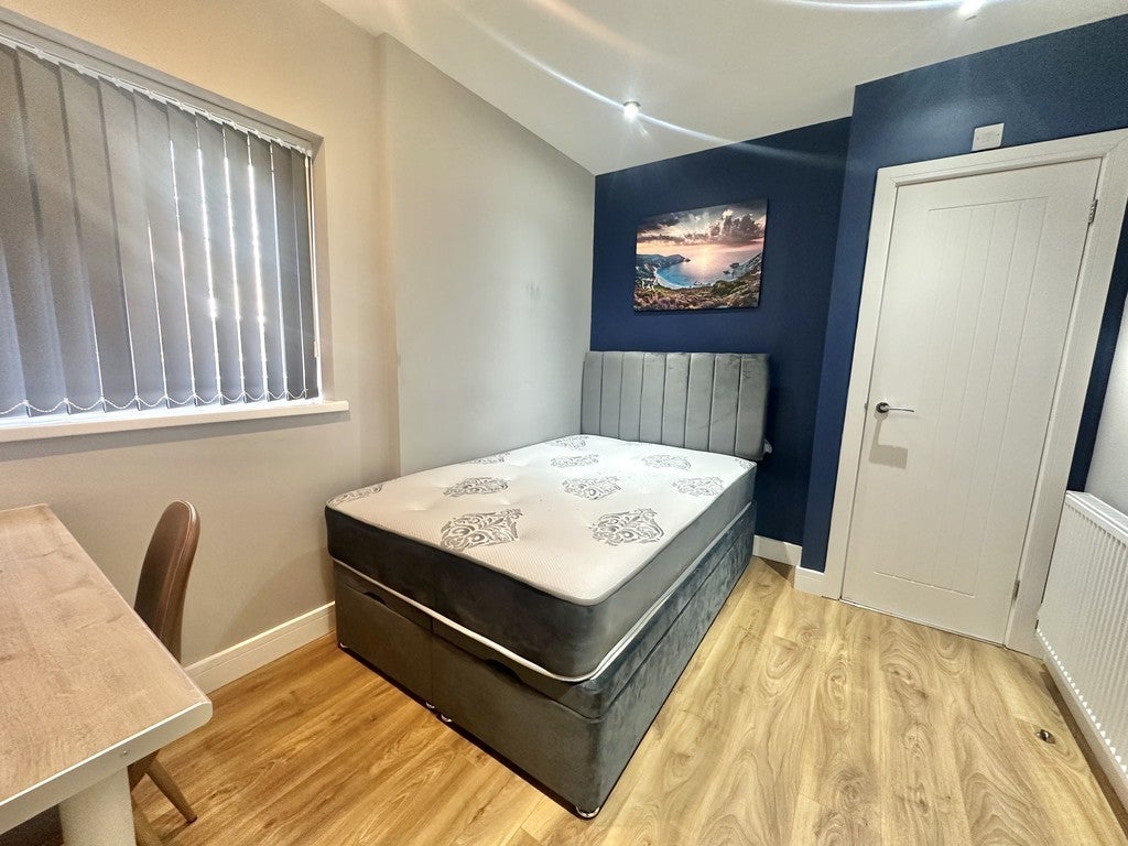 Room Wren Street in Coventry
