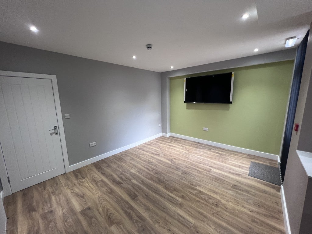 Room Wren Street in Coventry