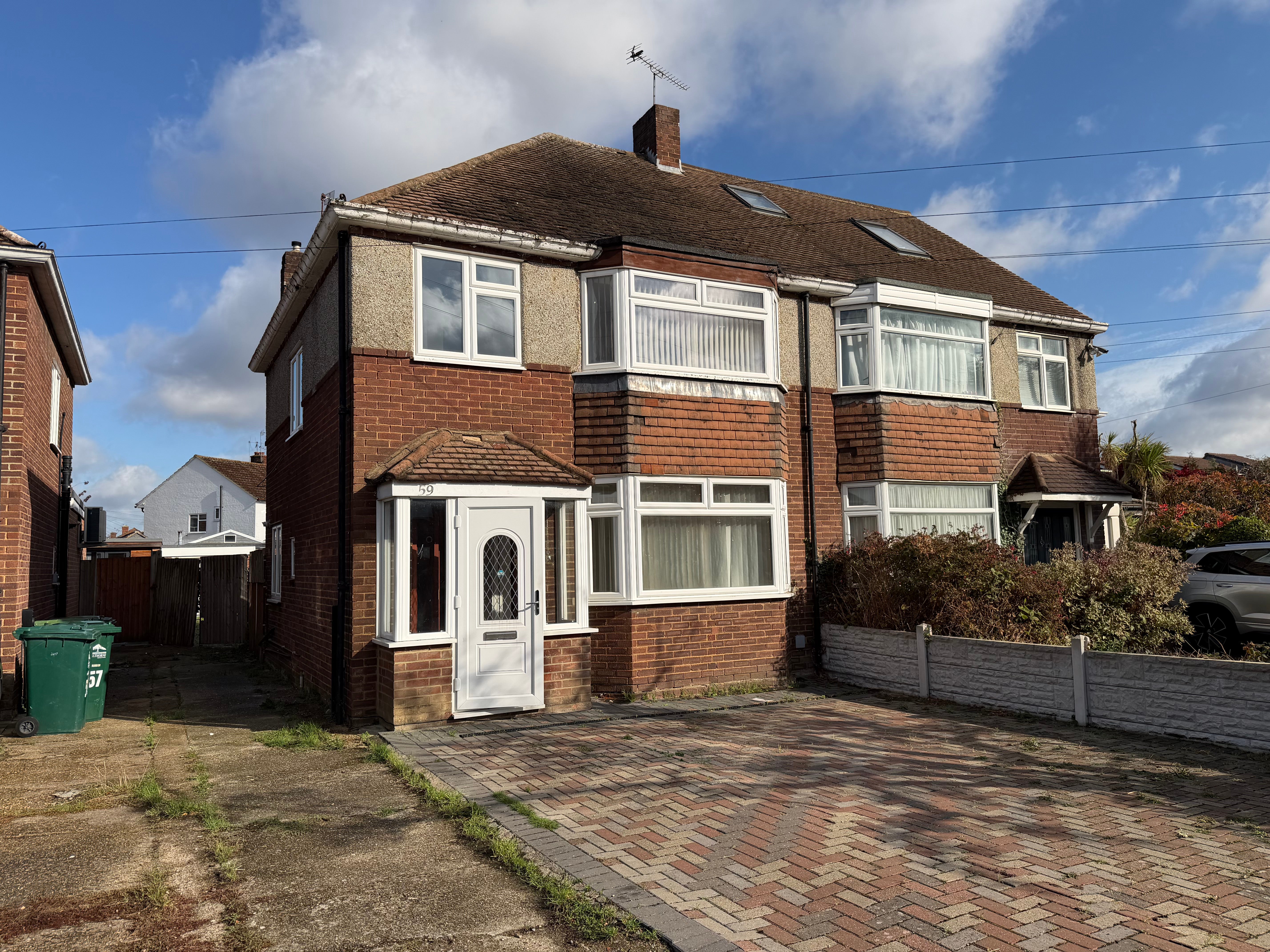 House Glenfield Road in Borough of Spelthorne