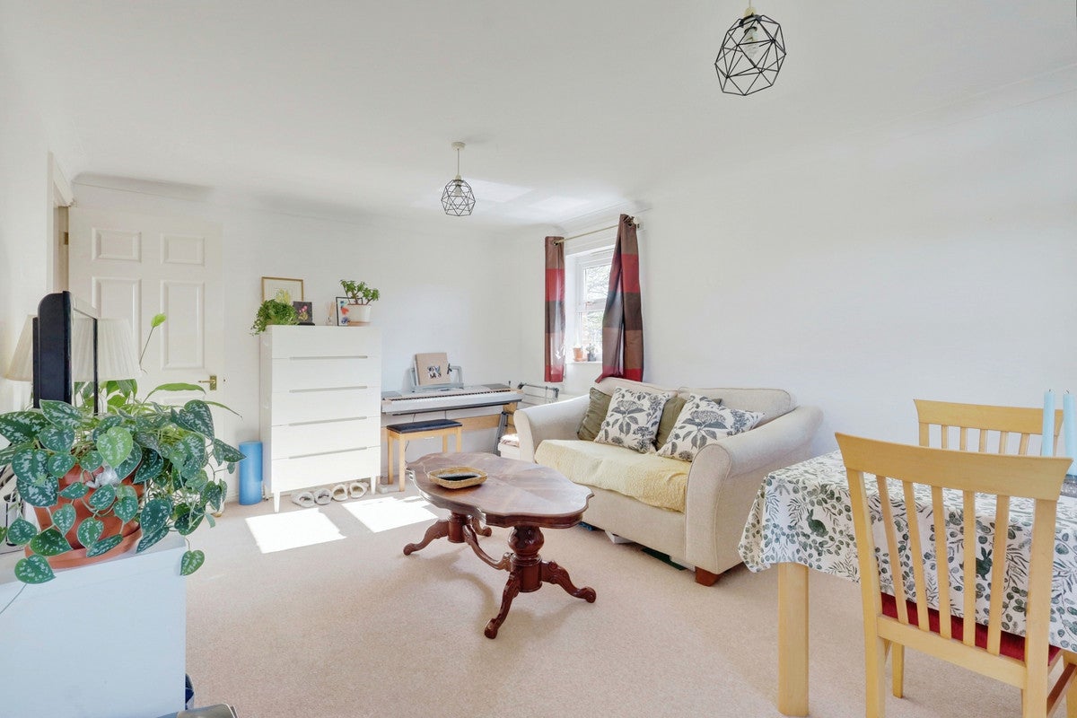 Flat Norsey Road in Billericay