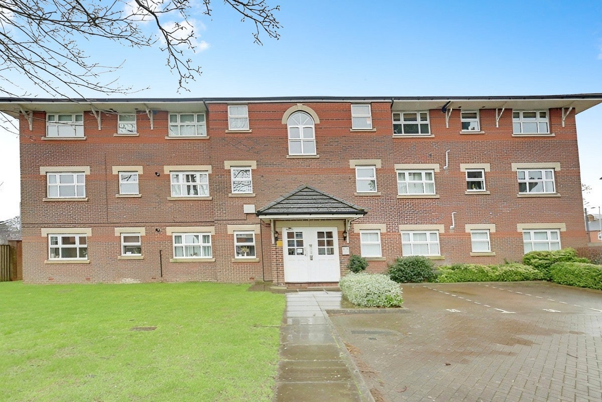 Flat Norsey Road in Billericay