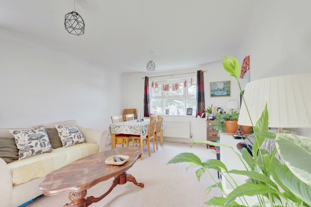 Flat Norsey Road in Billericay