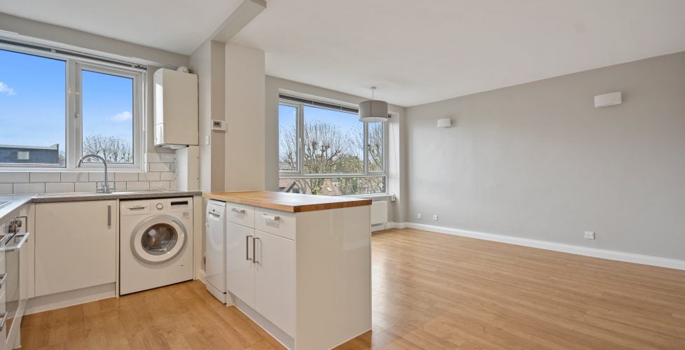 Flat Bellevue Road in Greater London