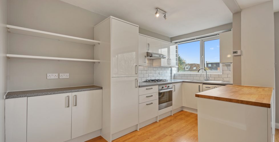 Flat Bellevue Road in Greater London
