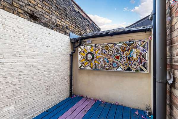 Flat Balfern Street in Greater London