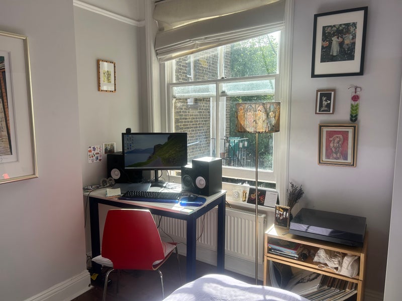 Room Amesbury Avenue in Greater London