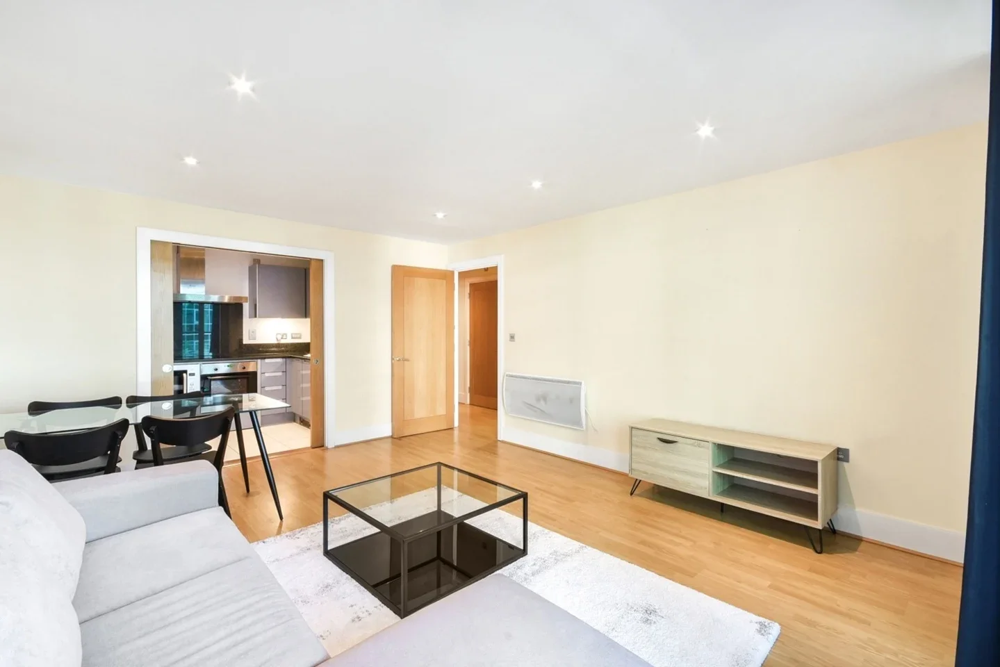 Flat Nine Elms Lane in Greater London
