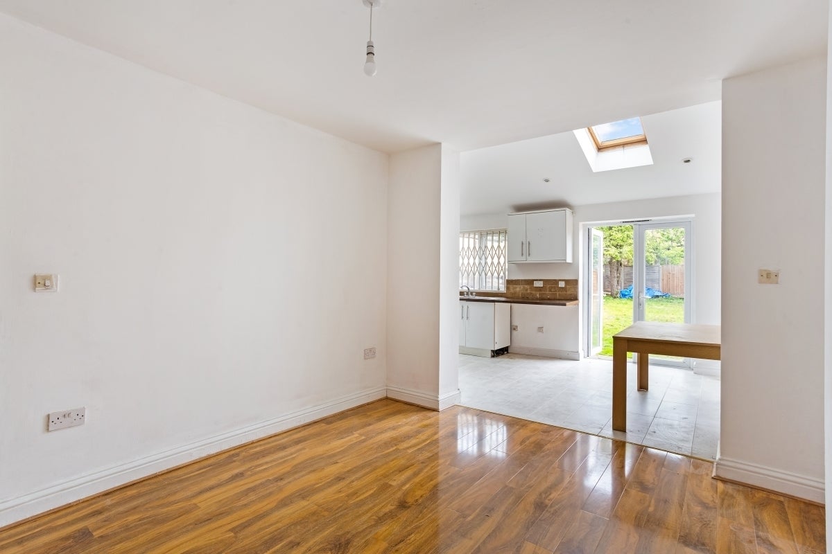 House Ballogie Avenue in Greater London