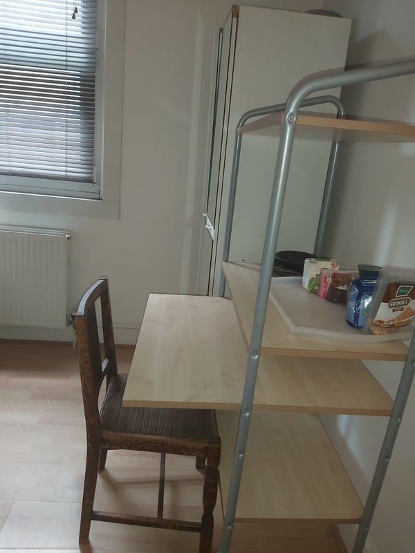 Room Lansdowne Road in Greater London