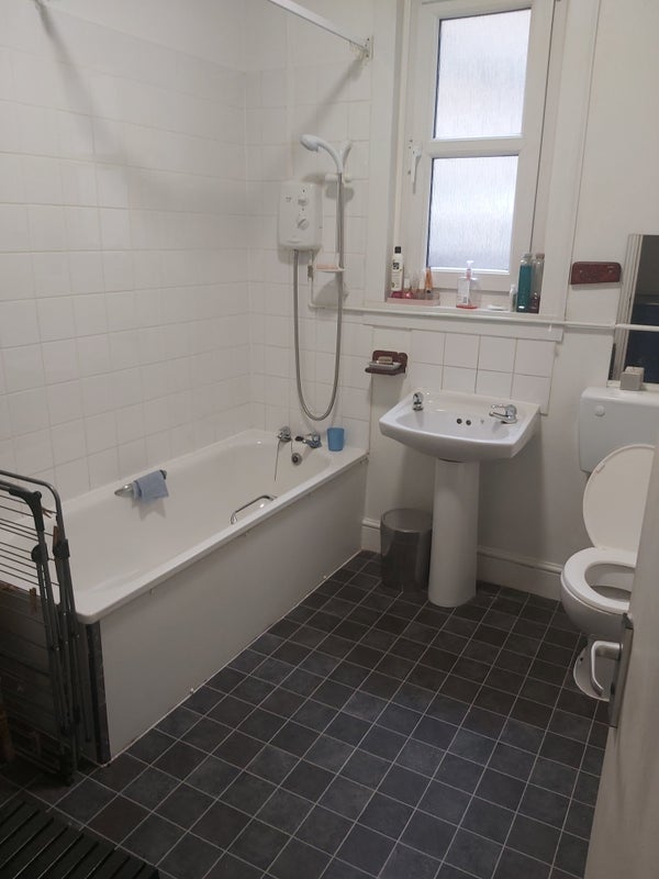 Room Lansdowne Road in Greater London