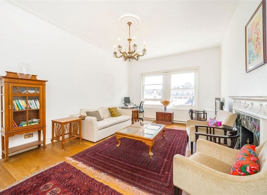 Flat Ridgmount Gardens in Greater London