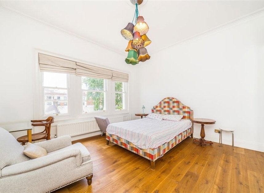 Flat Ridgmount Gardens in Greater London