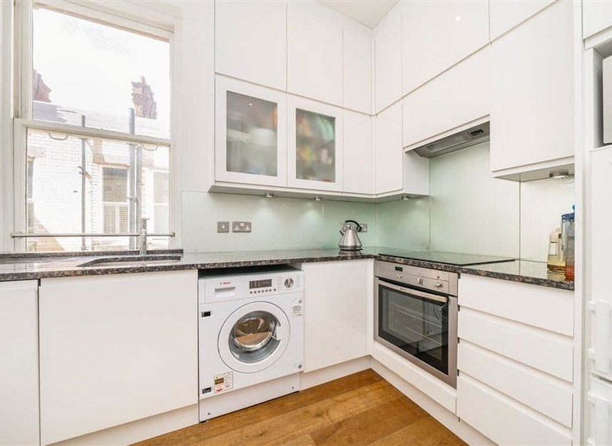 Flat Ridgmount Gardens in Greater London