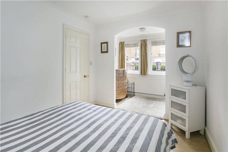 Flat Marryat Square in Greater London