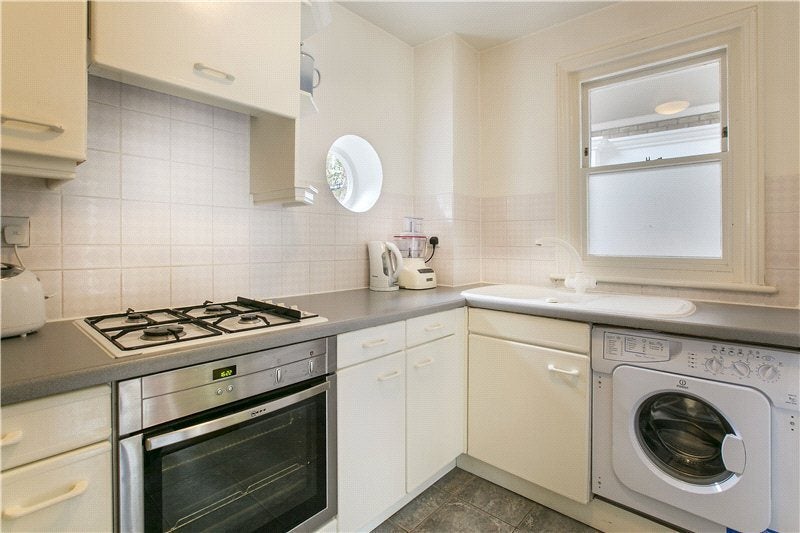 Flat Marryat Square in Greater London