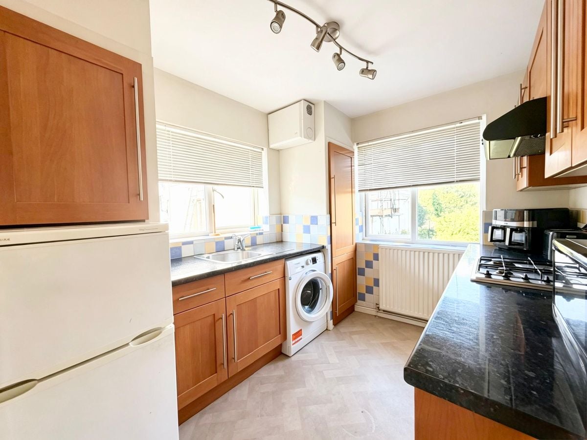 Flat Primrose Hill in Brentwood