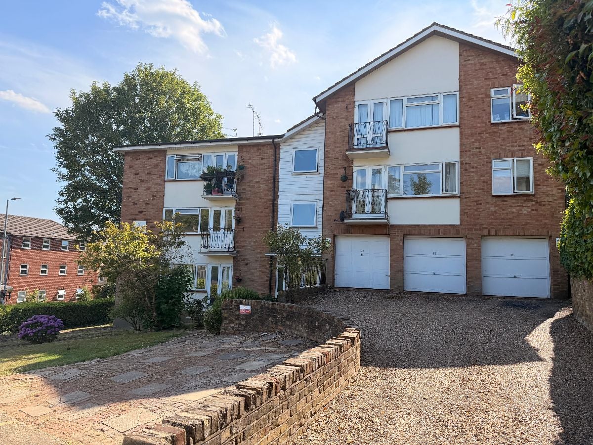 Flat Primrose Hill in Brentwood