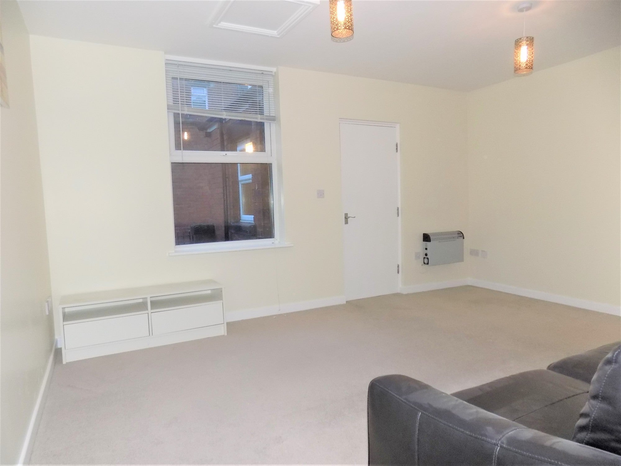 Flat Norman Place in Leeds
