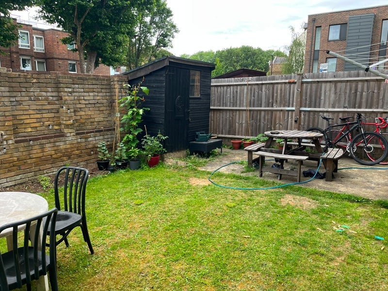 Room Nyton Close in Greater London
