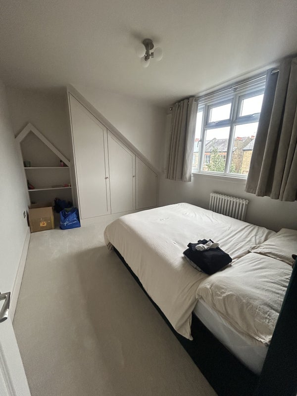 Room Upham Park Road in Greater London