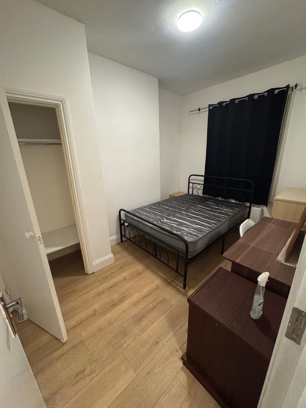 Room Berners Road in Greater London