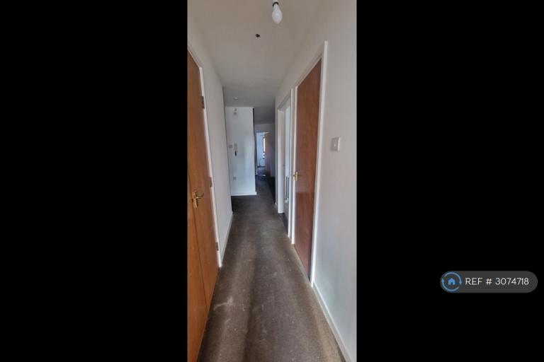 Flat Viewpark Gardens in Renfrew