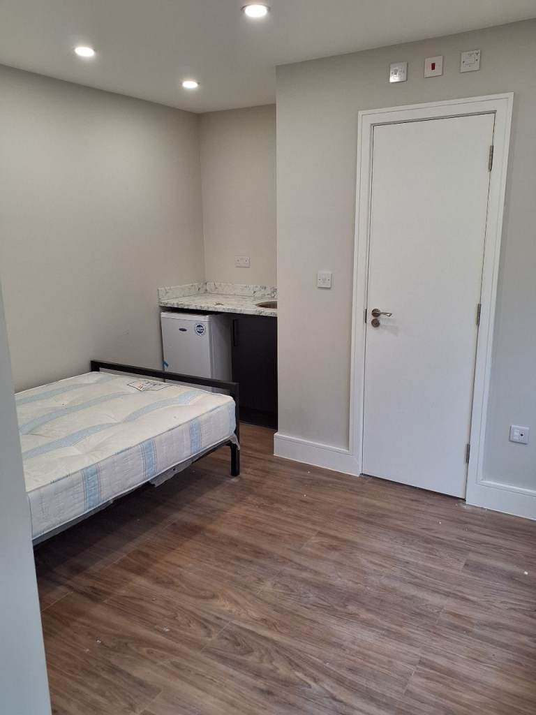 Flat Waylands in Greater London