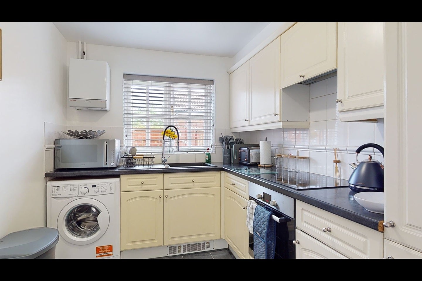 House Whitewillow Close in Ashford