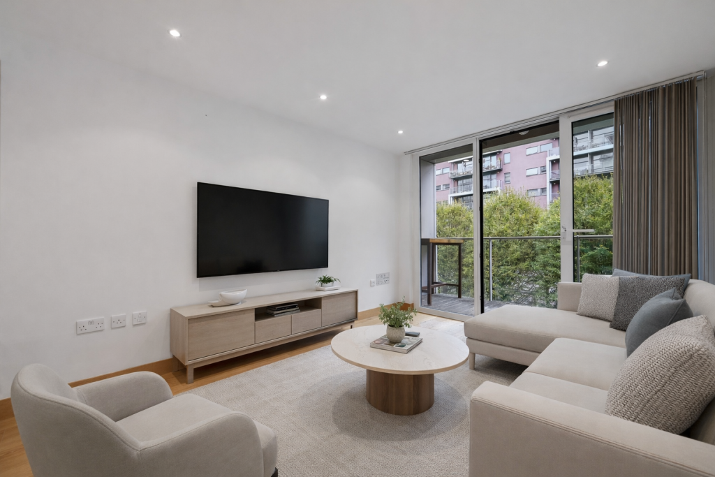 Flat Queenstown Road in Greater London