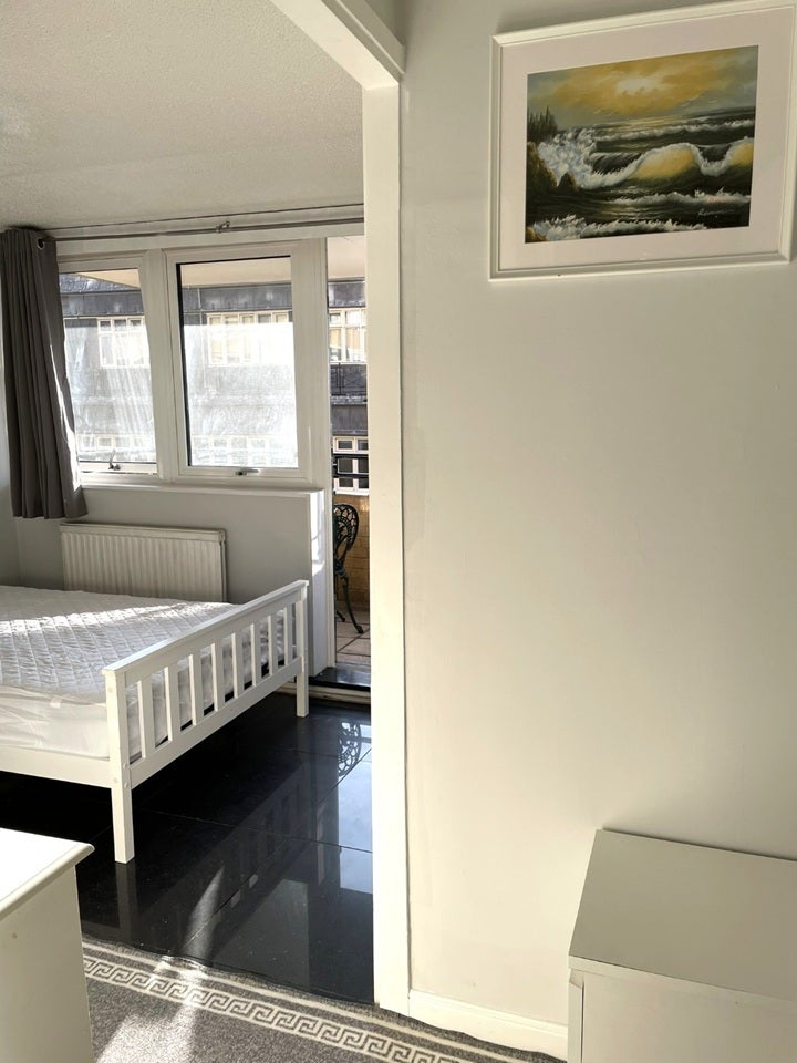 Flat Leather Lane in Greater London