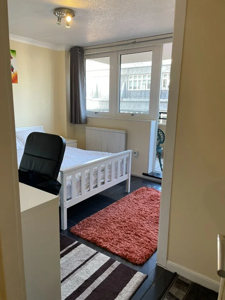 Flat Leather Lane in Greater London