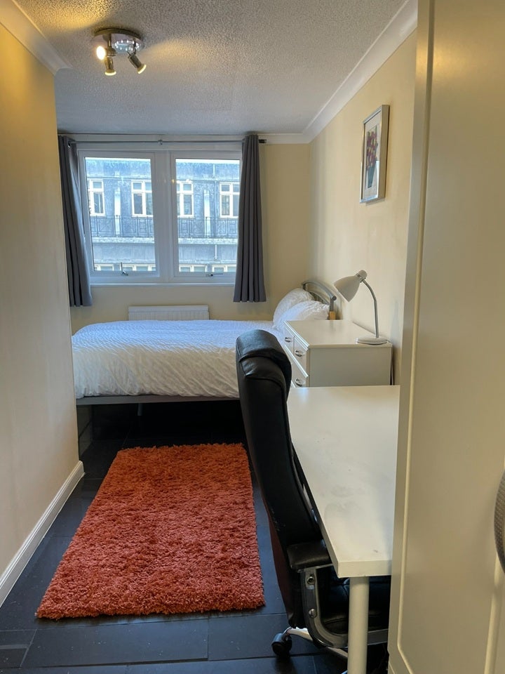 Flat Leather Lane in Greater London
