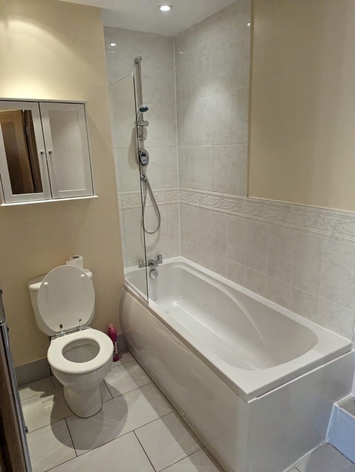 Flat Skerne Walk in Greater London
