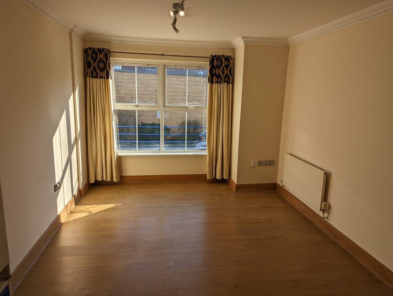 Flat Skerne Walk in Greater London