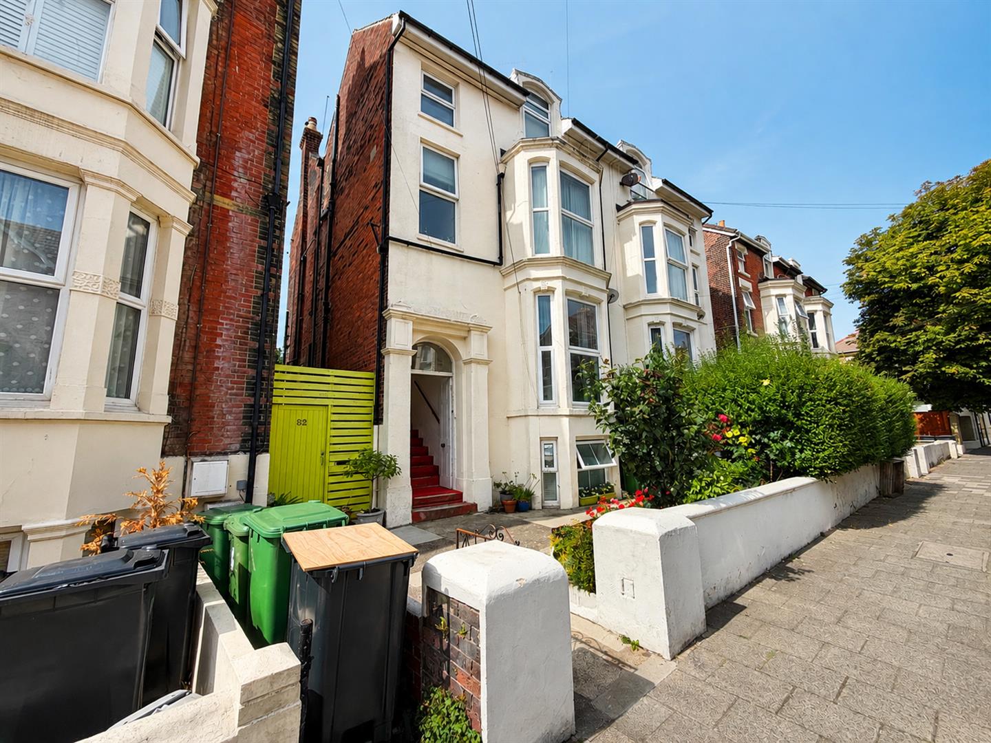 Flat Elphinstone Road in Portsmouth