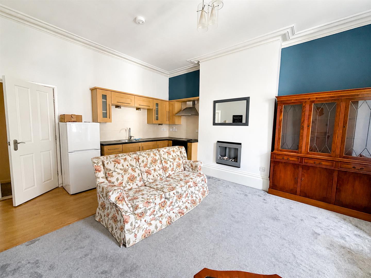 Flat Elphinstone Road in Portsmouth