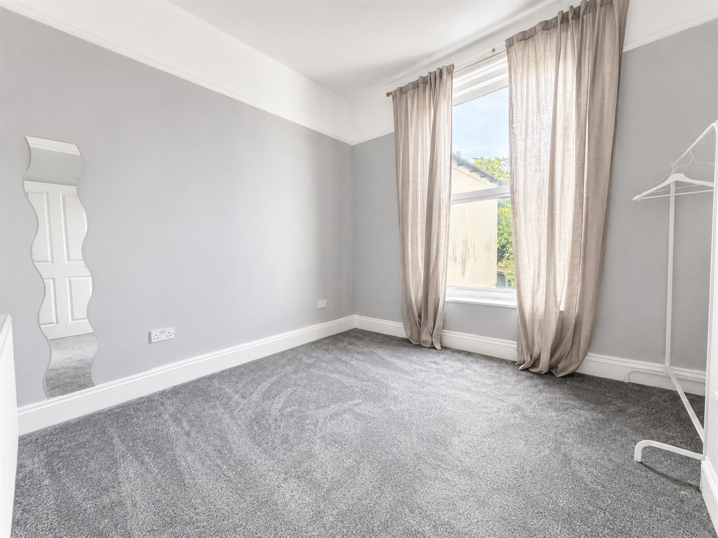 Flat Elphinstone Road in Portsmouth