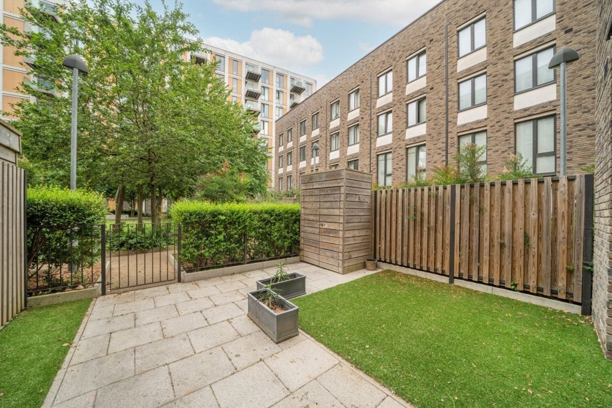 House Nautical Drive in Greater London