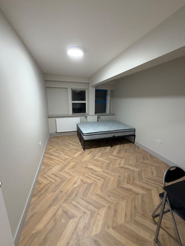 Room Theydon Road in Greater London