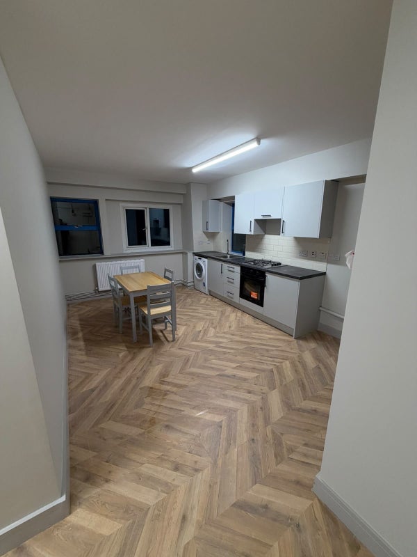 Room Theydon Road in Greater London