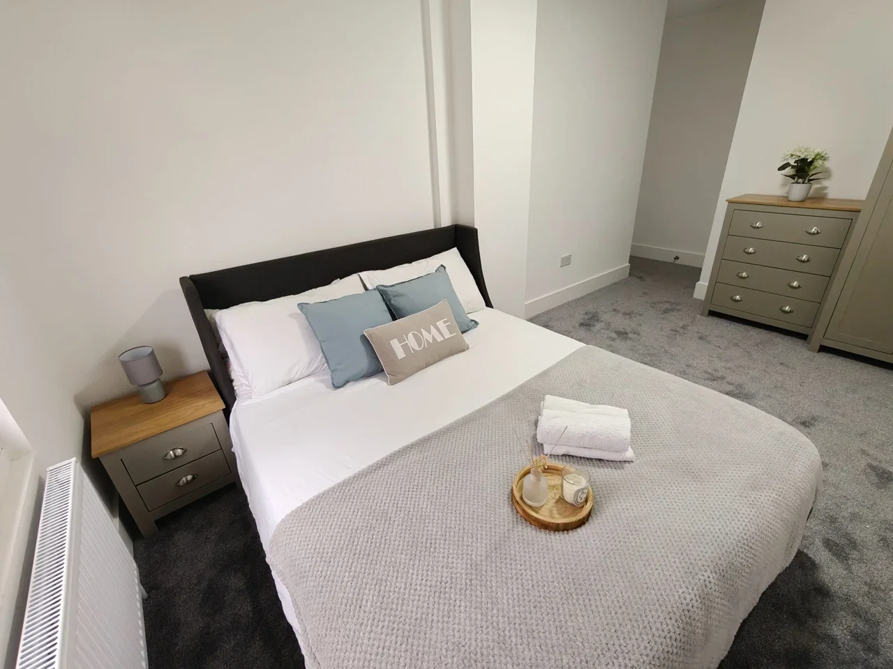 Room Whitchurch Lane in Greater London