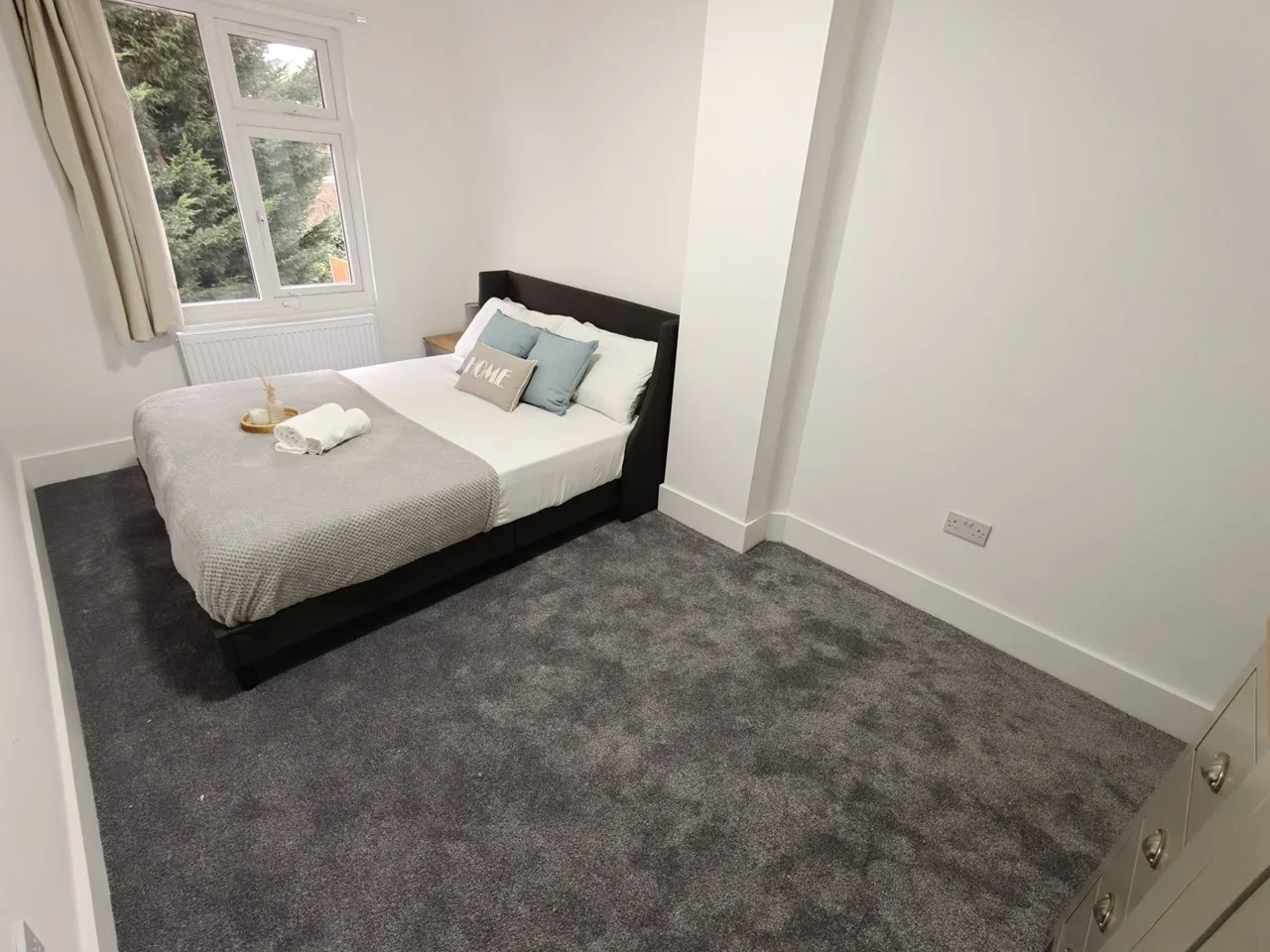 Room Whitchurch Lane in Greater London