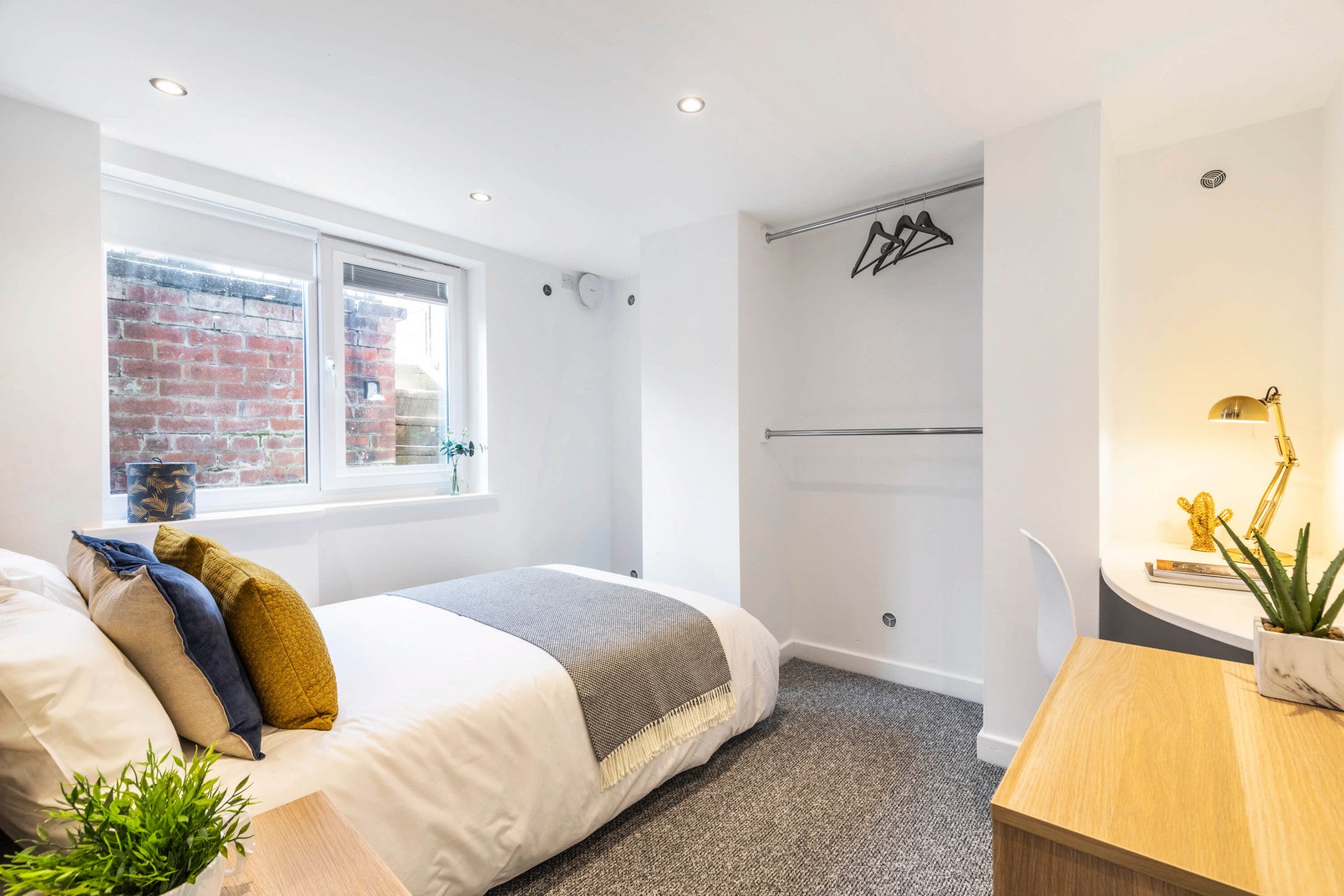 Room Graham Grove in Leeds