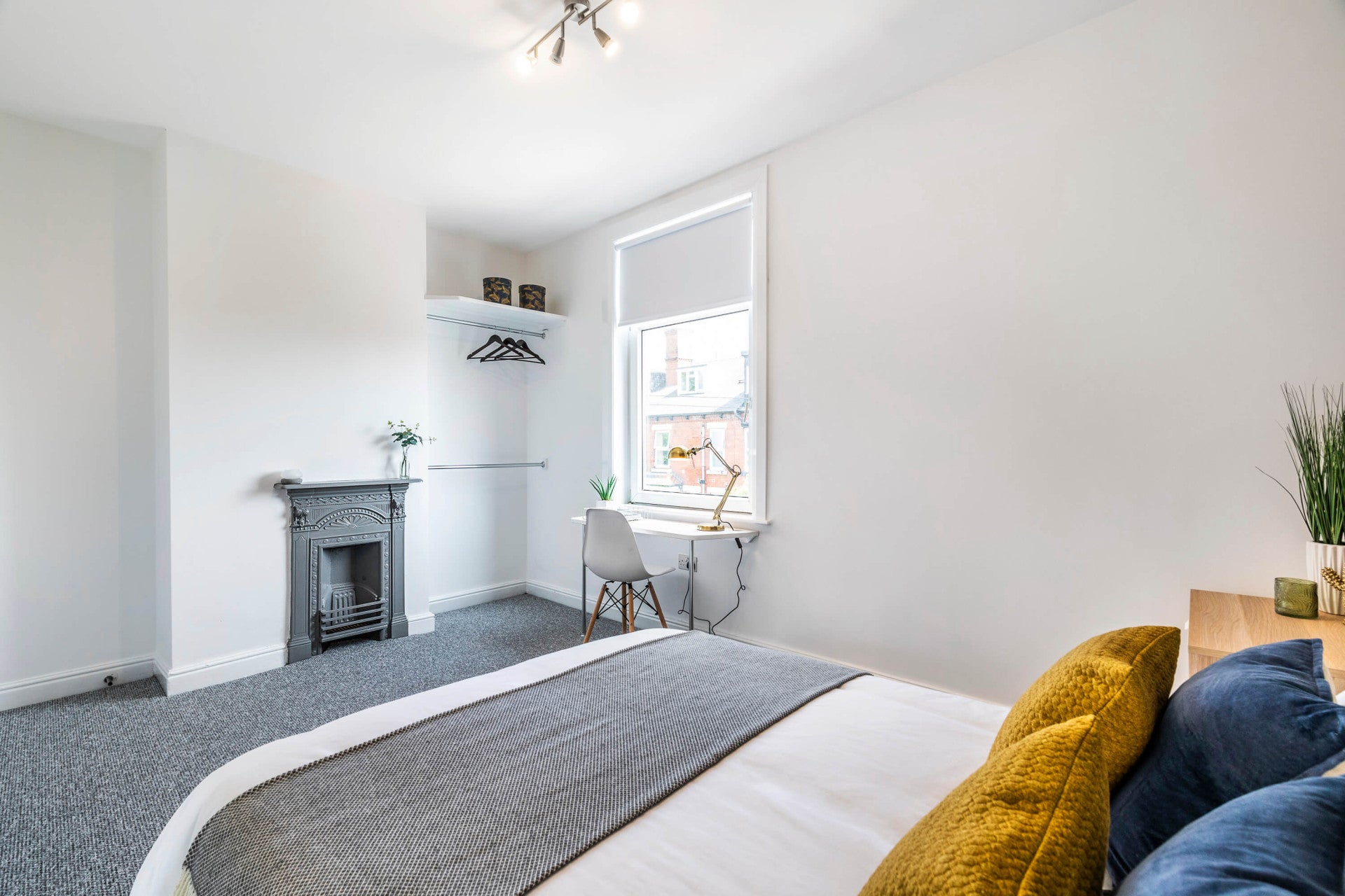 Room Graham Grove in Leeds