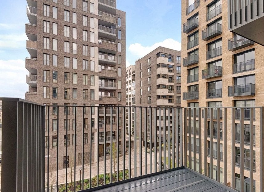 Flat Phoenix Place in Greater London