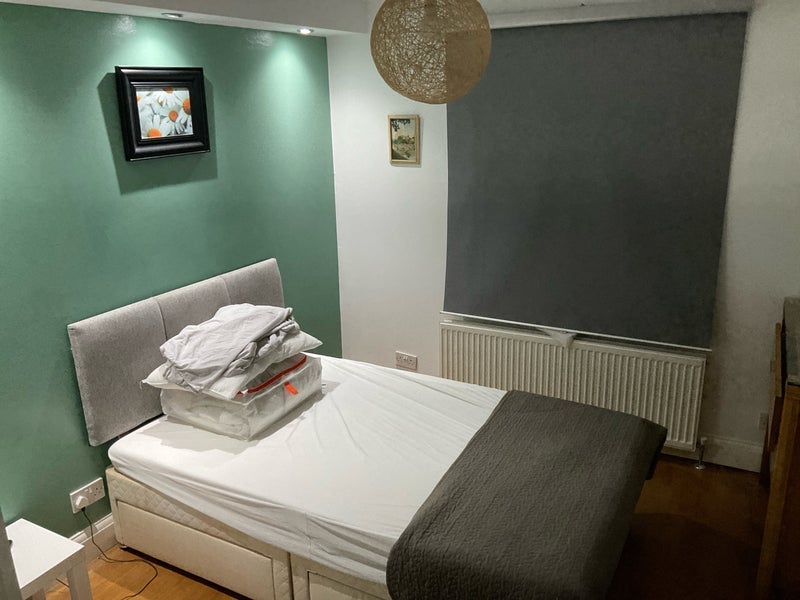 Room Crowther Road in Greater London